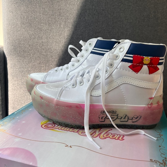Vans x Sailor Moon Hi-Sk8 platform - Picture 1 of 8